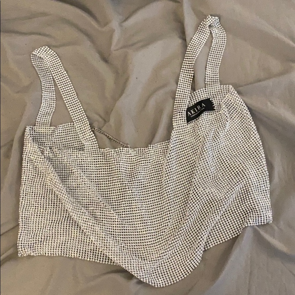 Akira chain top